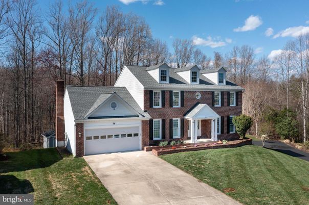 Attached, Exterior, Facade, Brick Facade, Georgian