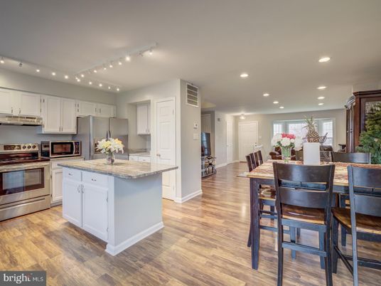 Dining room, Interior, Kitchen, Recessed Lighting, Stainless Steel Appliances, Wood Texture Flooring