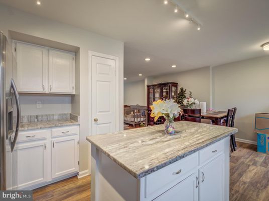 Dining room, Interior, Kitchen, Recessed Lighting, Wood Texture Flooring