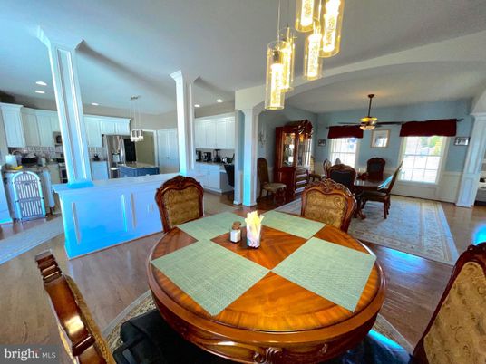 Dining room, Interior, Kitchen, Pendant Lights, Recessed Lighting, Wood Texture Flooring