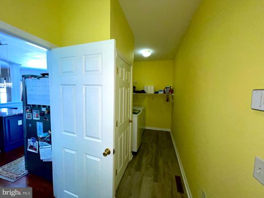 Interior, Washer, Wood Texture Flooring