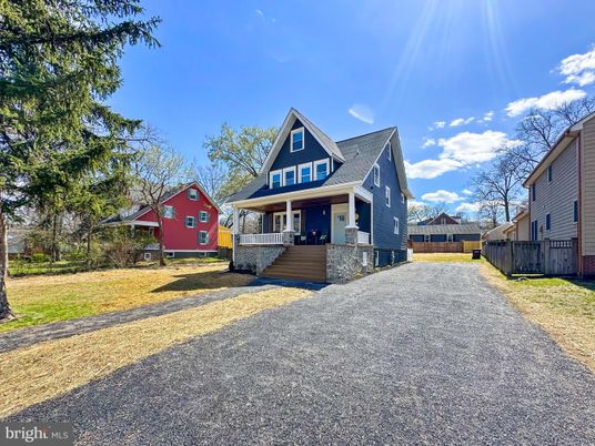 Backyard, Exterior, Facade, Queen Anne Victorian
