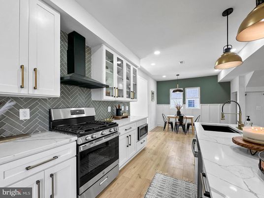 Dining room, Interior, Kitchen, Pendant Lights, Recessed Lighting, Stainless Steel Appliances, Wood Texture Flooring