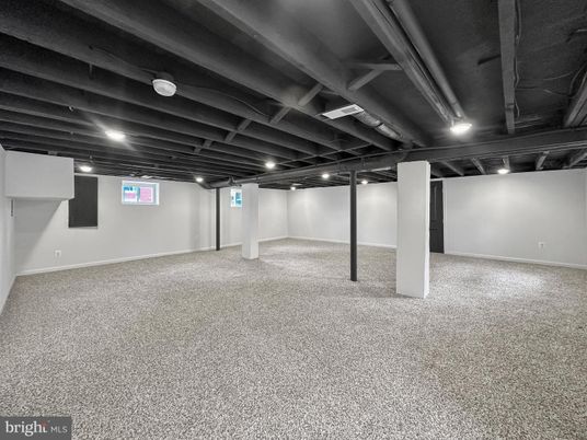 Empty room, Interior, Recessed Lighting