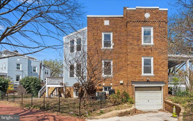Attached, Exterior, Facade, Brick Facade, Rowhouse