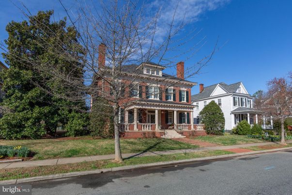 Exterior, Facade, American Foursquare