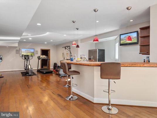 Fitness Equipment, Interior, Pendant Lights, Recessed Lighting, Wood Texture Flooring