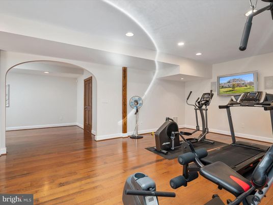 Fitness Equipment, Interior, Recessed Lighting, Wood Texture Flooring