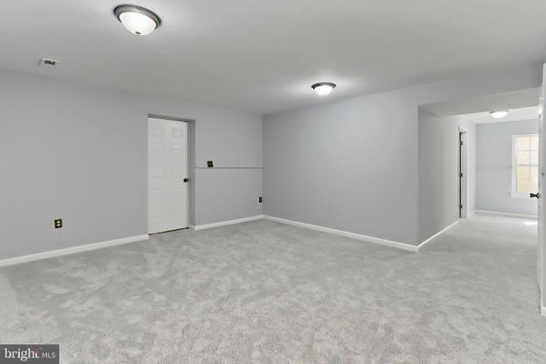 Empty room, Interior
