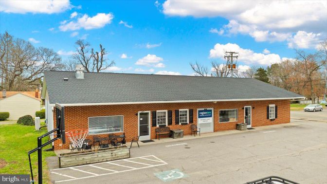 Exterior, Facade, Brick Facade, Cape Cod