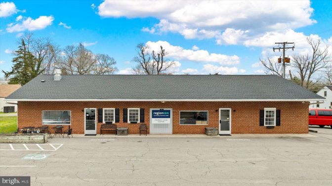 Exterior, Facade, Brick Facade, Cape Cod