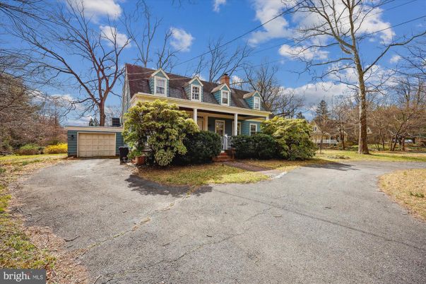 Attached, Detached Garage, Exterior, Facade, Cape Cod
