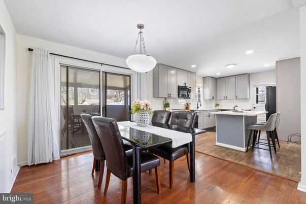 Dining room, Interior, Kitchen, Pendant Lights, Recessed Lighting, Wood Texture Flooring