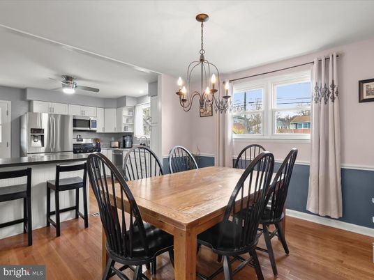 Chandelier, Dining room, Interior, Kitchen, Stainless Steel Appliances, Wood Texture Flooring
