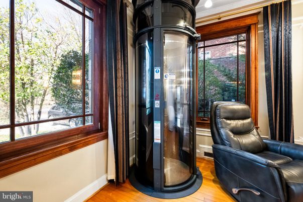 Elevator, Interior, Wood Texture Flooring