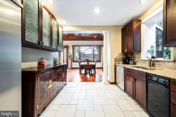 Dining room, Interior, Kitchen, Recessed Lighting, Stainless Steel Appliances, Wood Texture Flooring