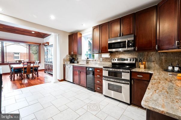 Dining room, Interior, Kitchen, Recessed Lighting, Stainless Steel Appliances, Wood Texture Flooring