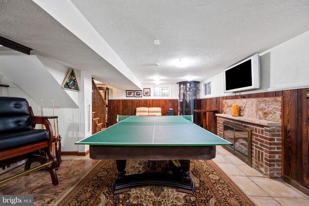 Game Room, Interior