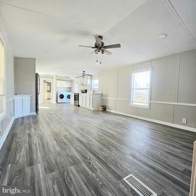 Empty room, Interior, Recessed Lighting, Washer, Wood Texture Flooring