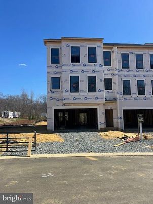 Exterior, Facade, Rowhouse