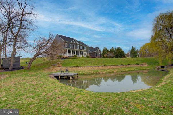 Exterior, Lake