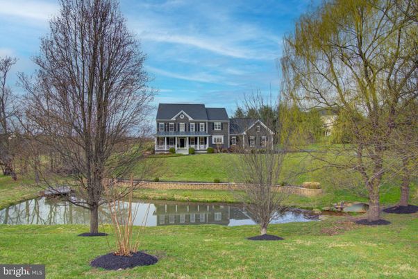 Exterior, Lake