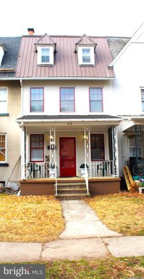 Exterior, Facade, Farmhouse