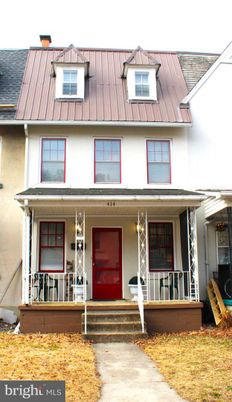 Exterior, Facade, Farmhouse
