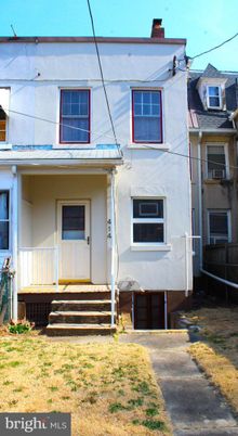 Exterior, Facade, Rowhouse
