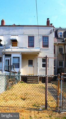 Exterior, Facade, Rowhouse