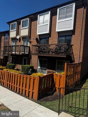 Exterior, Facade, Brick Facade, Rowhouse