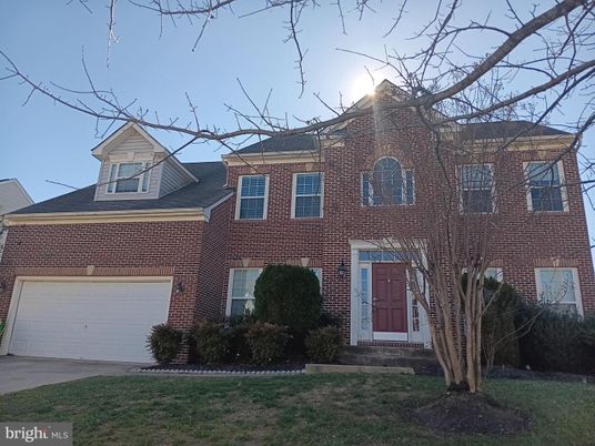 Attached, Exterior, Facade, Brick Facade, Georgian