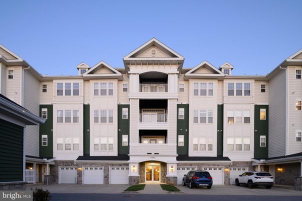Attached, Exterior, Facade, Rowhouse