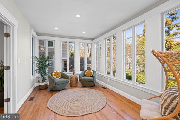 Interior, Recessed Lighting, Sun Room, Wood Texture Flooring