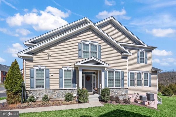 Exterior, Facade, American Craftsman