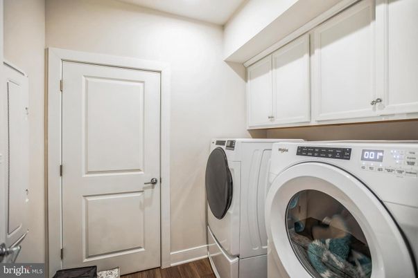 Interior, Washer, Wood Texture Flooring