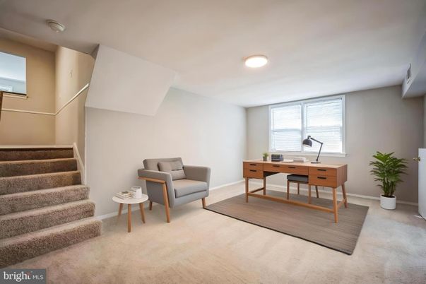 Home Office, Interior