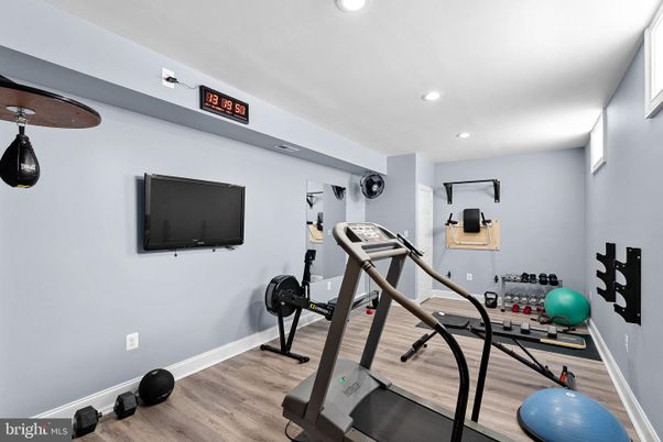 Fitness Equipment, Interior, Recessed Lighting, Wood Texture Flooring