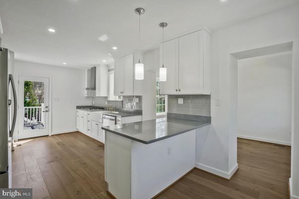 Interior, Kitchen, Pendant Lights, Recessed Lighting, Wood Texture Flooring