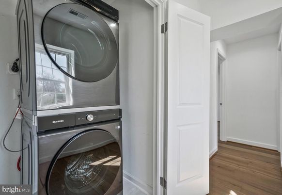 Interior, Utility Closets, Washer, Wood Texture Flooring