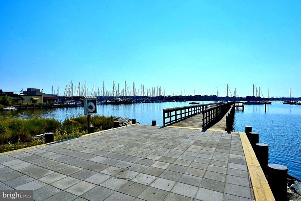 Exterior, Lake