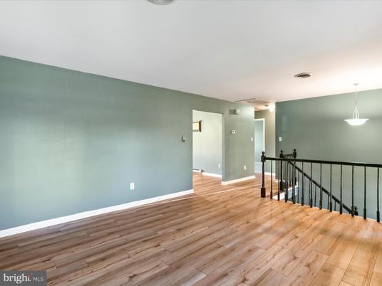 Empty room, Interior, Pendant Lights, Wood Texture Flooring