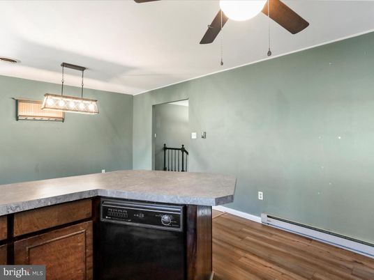 Interior, Pendant Lights, Wood Texture Flooring