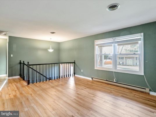 Empty room, Interior, Pendant Lights, Wood Texture Flooring