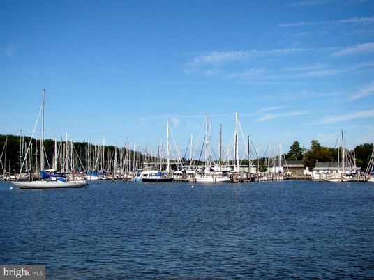 Exterior, Lake