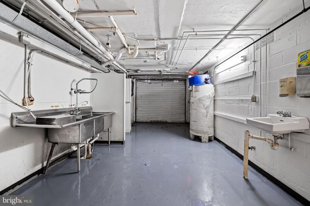 Garage, Interior