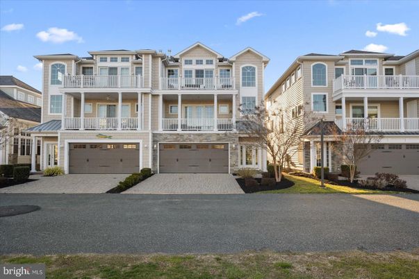 Attached, Exterior, Facade, Rowhouse