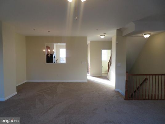 Empty room, Interior, Pendant Lights