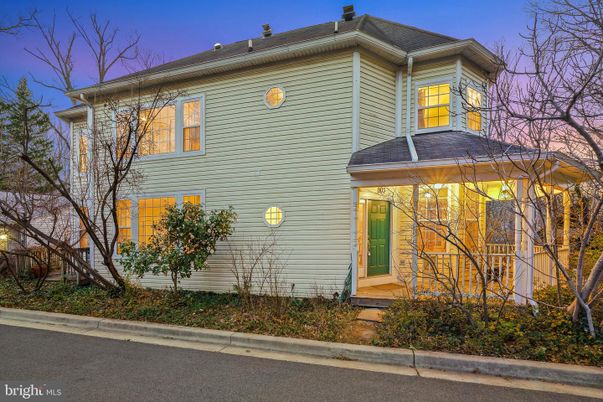 Exterior, Facade, American Foursquare