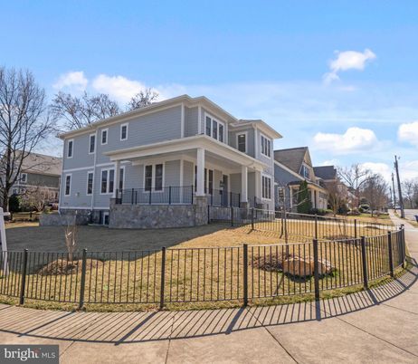 Backyard, Exterior, Facade, American Foursquare